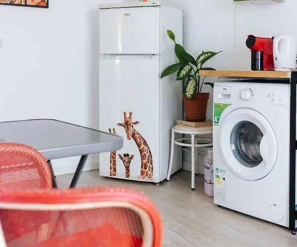 Πανσιόν Daniela's Central 201