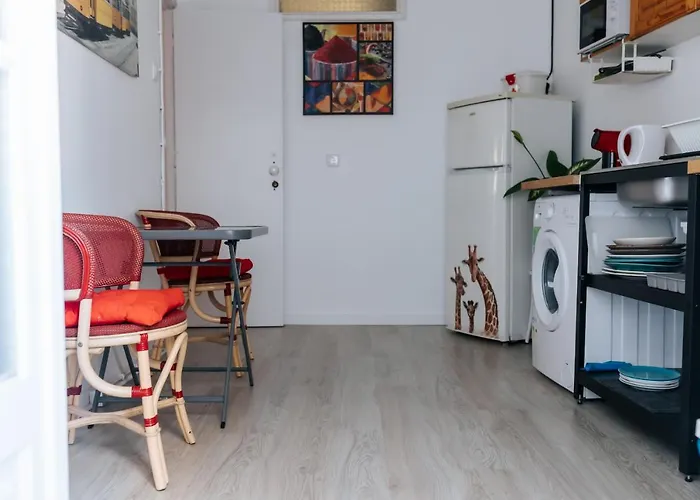 Πανσιόν Daniela's Central 201