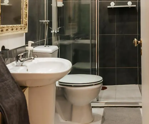 Daniela's Central 201